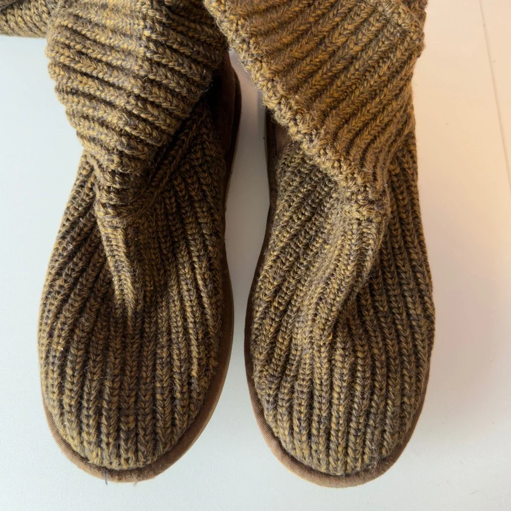 UGG Women's Classic Cardy Sweater Boots Size 9 Brown Knit Winter Preppy Button